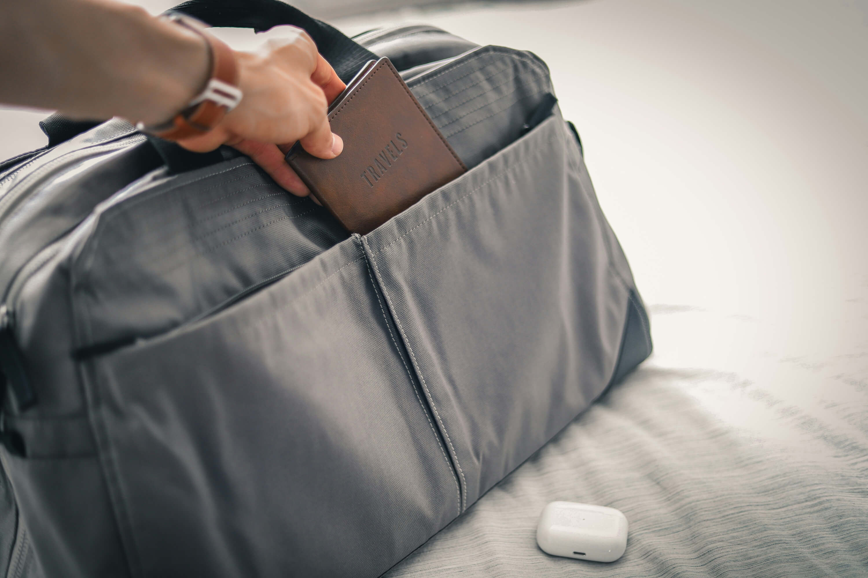 Ni Carrefour ni Aldi: la bolsa de viaje compacta para no facturar maleta este verano y tirada de precio está en Alcampo