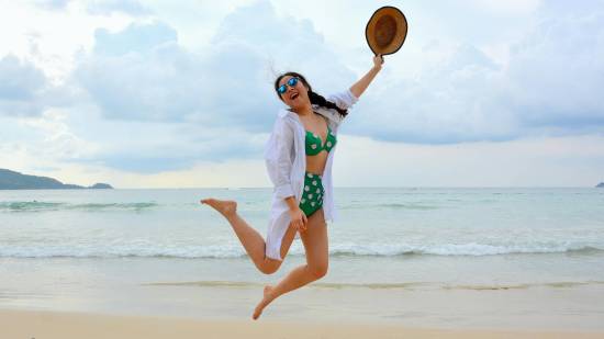 Sfera rebaja el bikini de braguita alta que promete arrasar este verano tanto en mujeres de 20 como de 60 años porque es cómodo y sienta bien