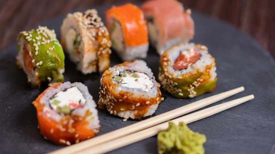 La receta de sushi español con jamón, queso y fuet que se ha vuelto viral en redes sociales porque es fácil de hacer y promete estar deliciosa