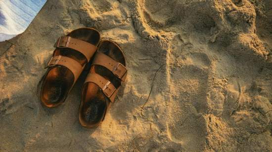 Las sandalias tipo Birkenstock más baratas están en Primark: cuestan 9 euros y las mujeres +50 las amarán por su comodidad y versatilidad