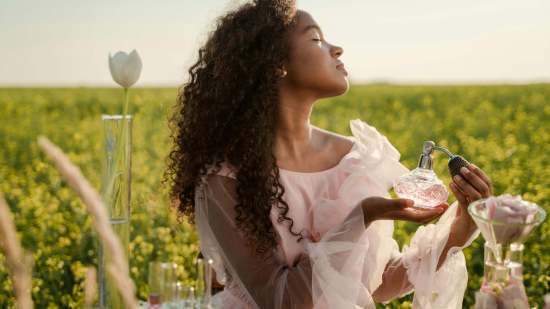 El perfume para cuerpo y cabello que promete seducir a las mujeres +50 porque huele a verano y es fresquito está ahora muy rebajado