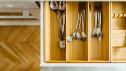 Una experta en orden explica cómo ordenar los cajones de la cocina para tener todo colocado y a mano