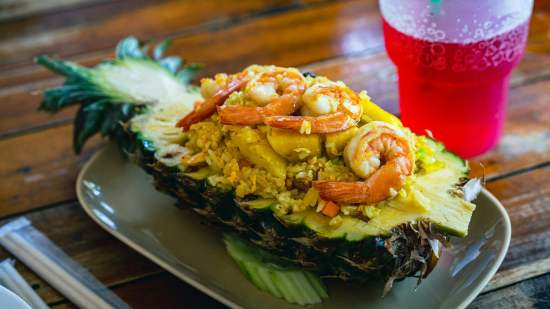 Seis recetas saladas con piña fresquitas, deliciosas y fáciles de hacer para estos meses de verano