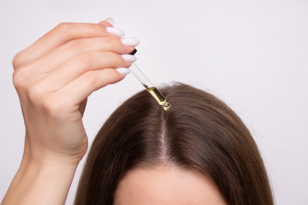 Aceite de romero para el cabello, el producto de 3 euros que triunfa en Mercadona porque promete hacer crecer el pelo