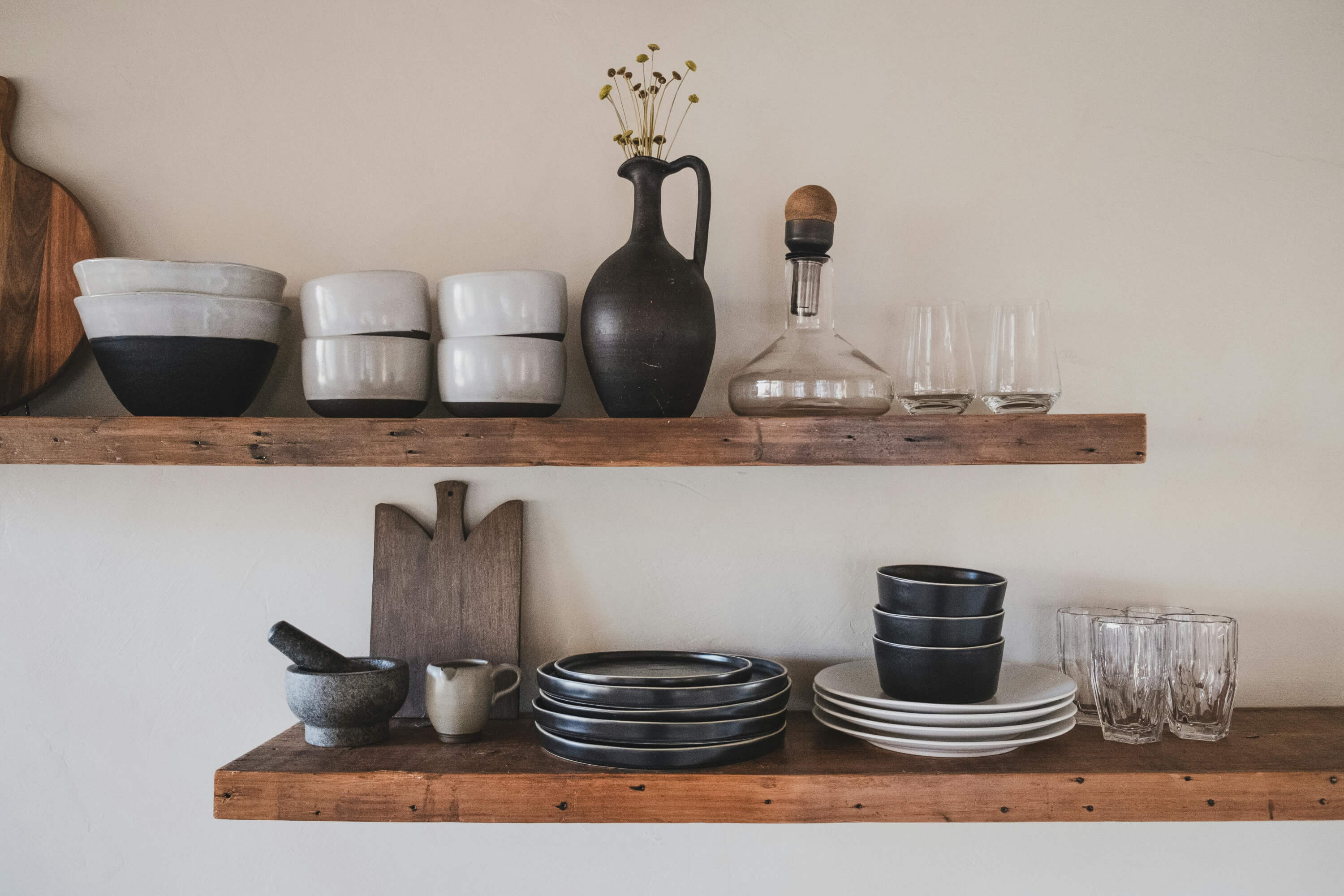 Ikea baja el precio de su producto para organizar las vajillas o las sartenes en los cajones de la cocina con más valoraciones positivas entre los clientes