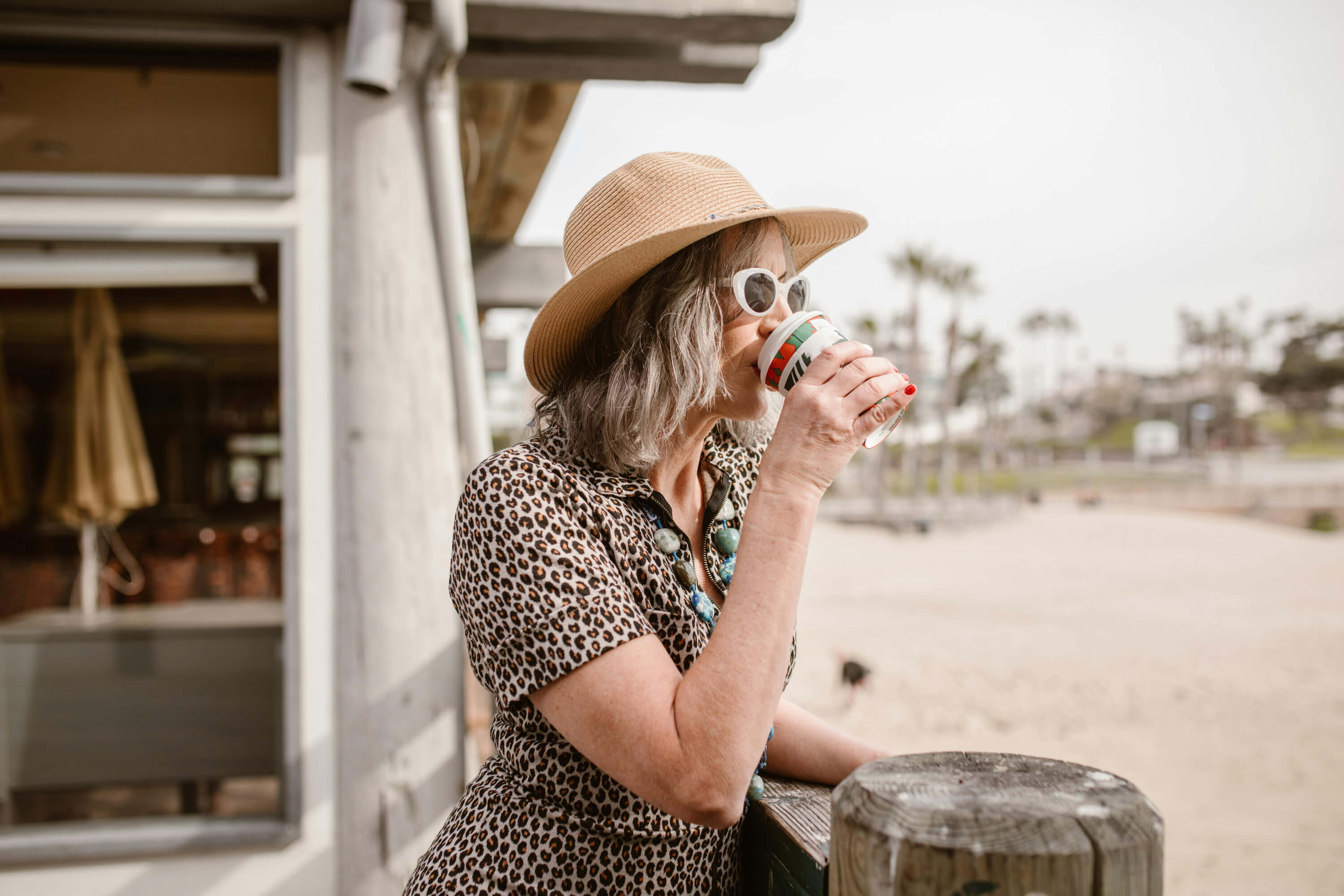 Parfois acaba de lanzar los vestidos perfectos para la maleta de vacaciones de las mujeres de 50 años: cómodos, baratos y versátiles del día a la noche