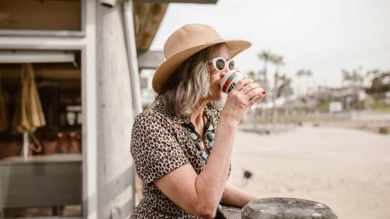 Parfois acaba de lanzar los vestidos perfectos para la maleta de vacaciones de las mujeres de 50 años: cómodos, baratos y versátiles del día a la noche