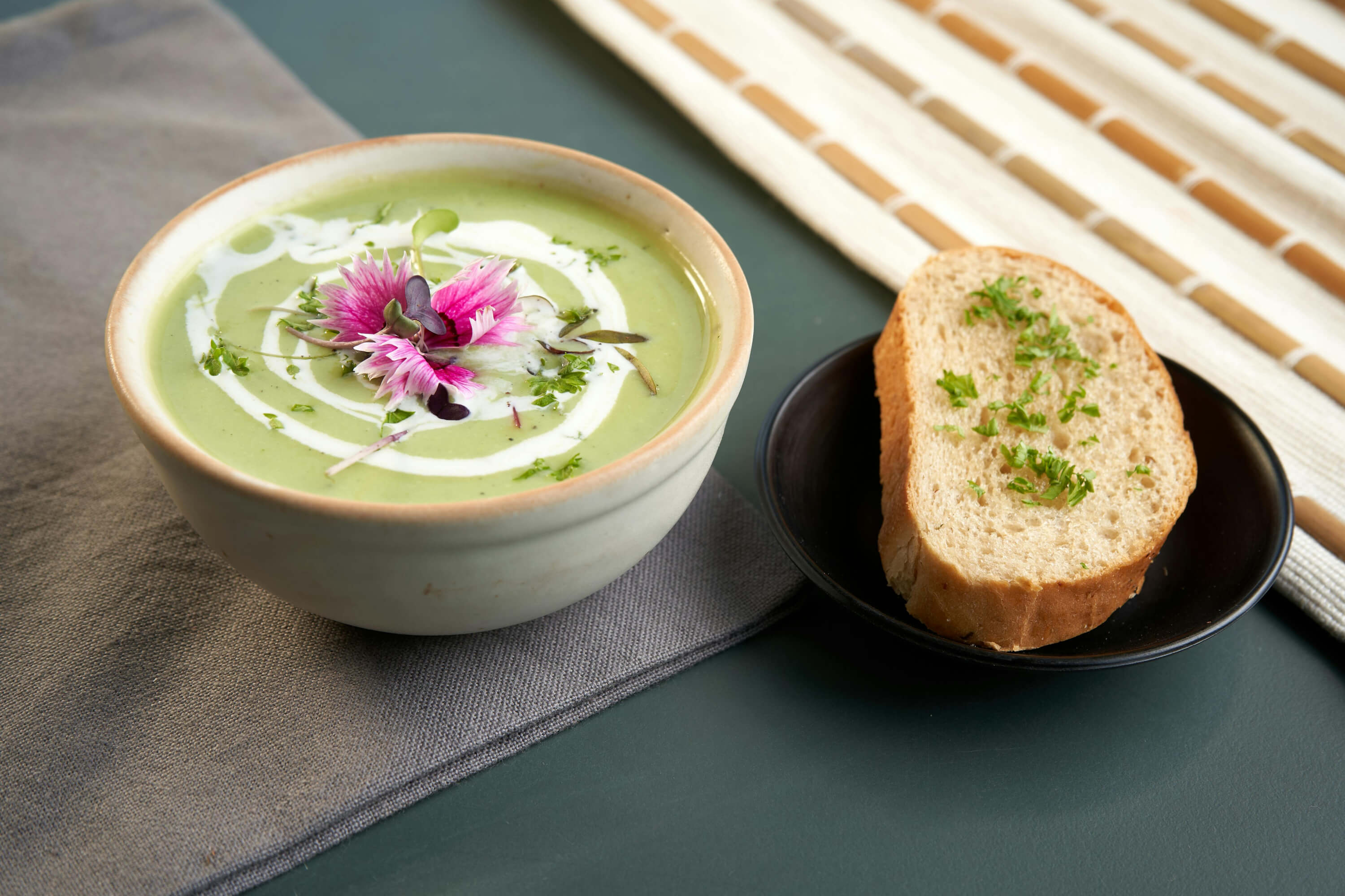 Cinco nuevas formas de hacer gazpacho frío originales, fáciles y deliciosas para variar de la receta tradicional en agosto