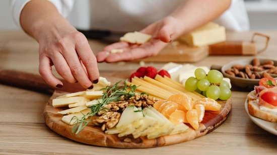 Aperitivos fáciles sin cocinar: doce recetas rápidas y deliciosas para sorprender a tus invitados en una comida o cena en casa