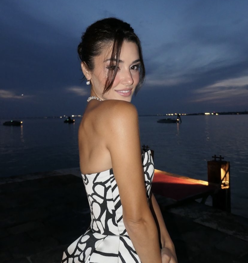 Hande Erçel.