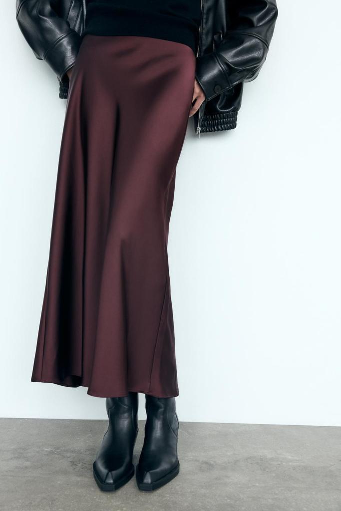 Shein tiene el clon de la falda satinada de Zara que más triunfa entre las mujeres +50: cuesta la mitad y es elegante y cómoda