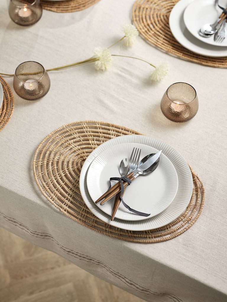 Esta es la alternativa a Ikea o Zara Home para encontrar vajillas bonitas y tiradas de precio con las que vestir la mesa este otoño