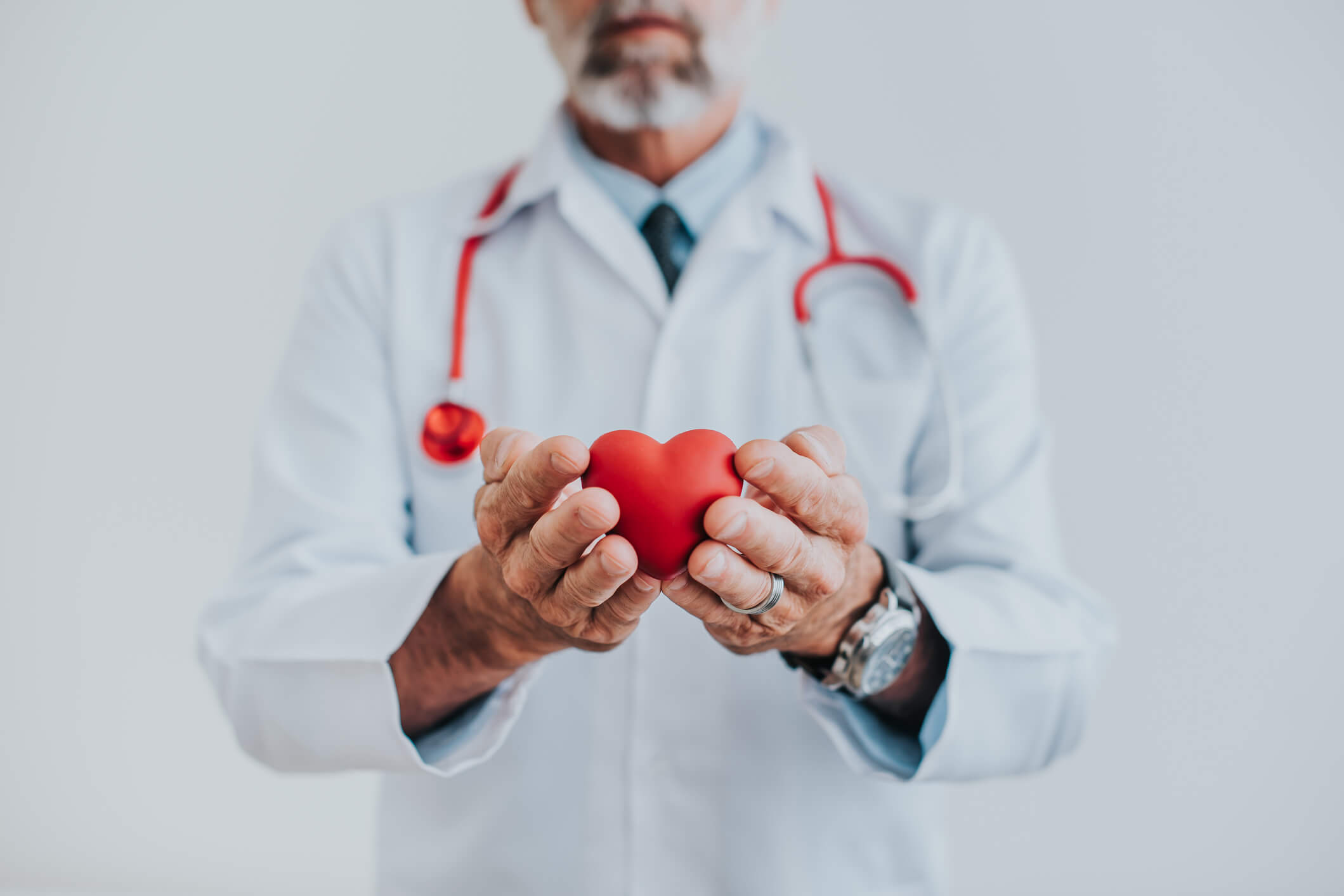 Palpitaciones: qué son, por qué se producen y cómo remediarlas según un cardiólogo