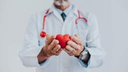 Palpitaciones: qué son, por qué se producen y cómo remediarlas según un cardiólogo