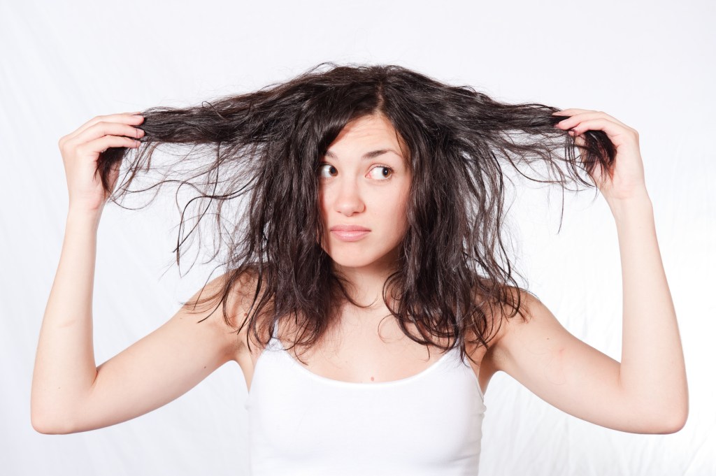La OCU advierte que usar ciertos tipos de alisadores de pelo tiene riesgos para la salud