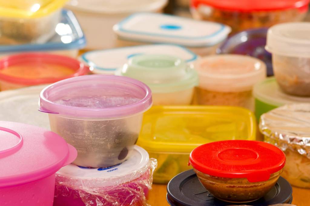 Los objetos de la cocina que conviene desechar para mejorar el espacio y ser más eficiente a la hora de ordenar 