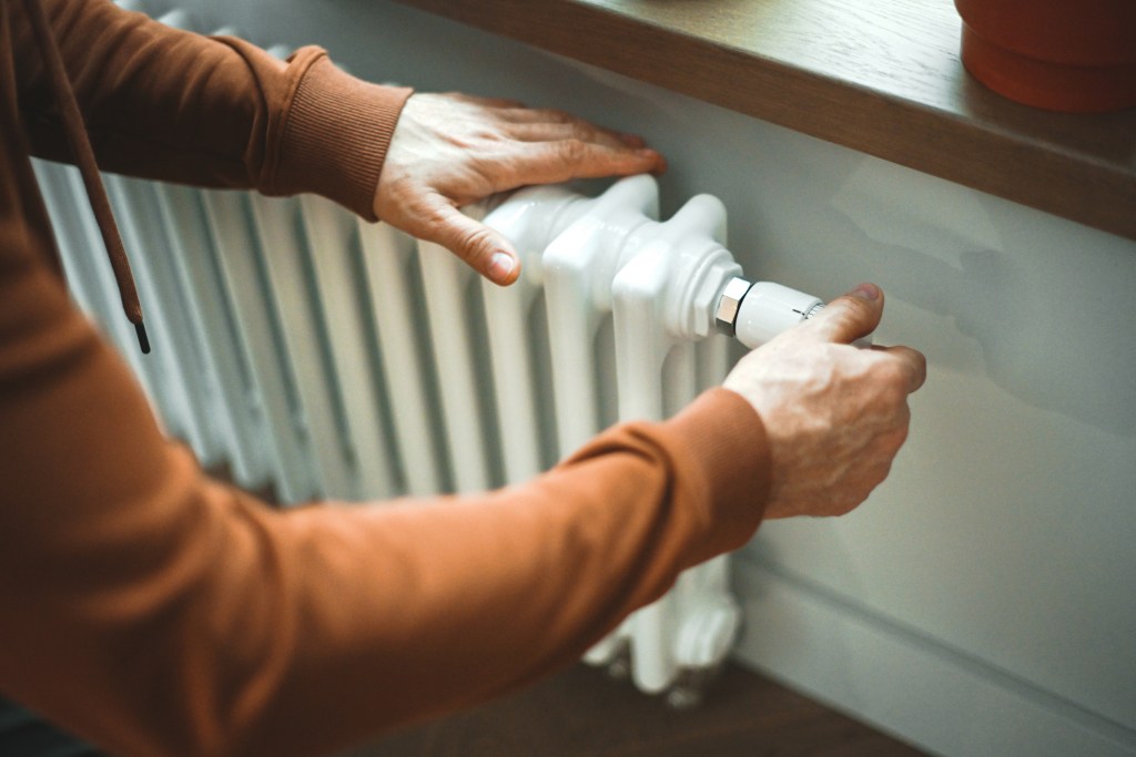 10 recomendaciones de la OCU para preparar el hogar contra el frío y ahorrar energía y dinero