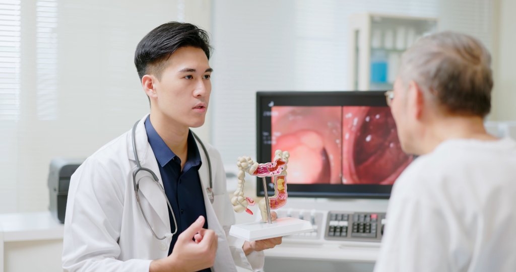 ¿El cáncer de colon está asociado a la edad? Un experto responde