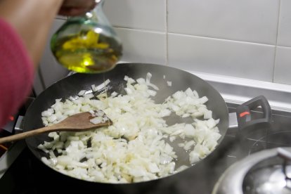Sofríe la cebolla