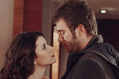 Beren Saat y Kivanç Tatlitug en 'Amor prohibido'