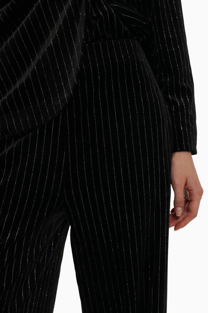 El traje de Lefties que ya están fichando las mujeres +50 para los eventos de Navidad: es elegante, estiliza y está tirado de precio