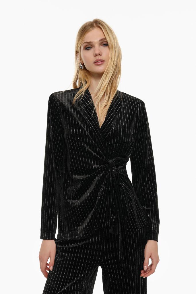 El traje de Lefties que ya están fichando las mujeres +50 para los eventos de Navidad: es elegante, estiliza y está tirado de precio