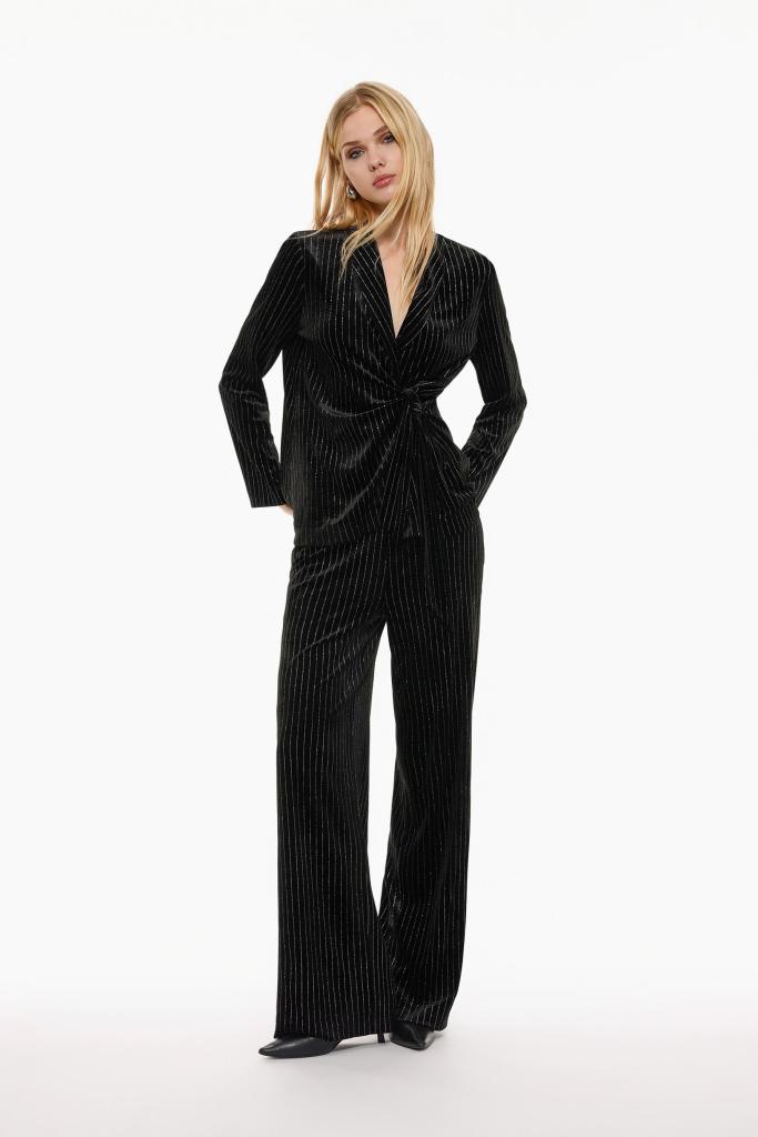 El traje de Lefties que ya están fichando las mujeres +50 para los eventos de Navidad: es elegante, estiliza y está tirado de precio