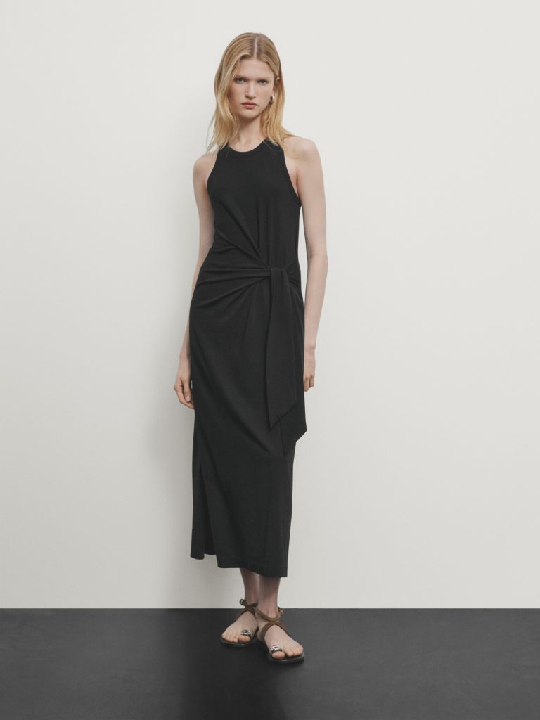 De Massimo Dutti a Zara: seis vestidos negros que prometen fichar las mujeres +50 en el Black Friday para llevar en los eventos de Navidad