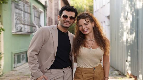Gizli Bahçe con Ebru Şahin y Murat Yildirim