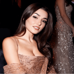 Hande Erçel.