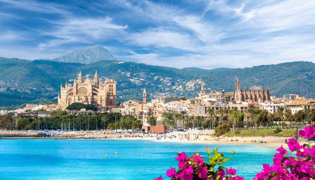 Tres destinos europeos que visitar en 2025 según los expertos que son perfectos para los mayores de 50 años que quieran variar de los viajes del Imserso