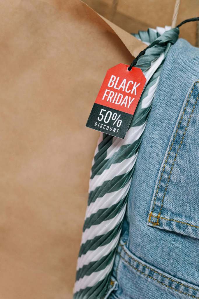 Cómo detectar un buen chollo y que no te engañen en el Black Friday, según la OCU