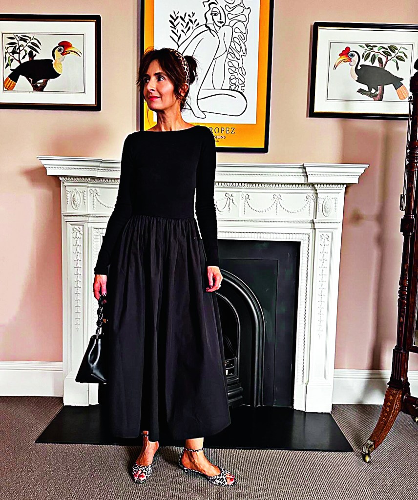 vestido-negro-manga-larga