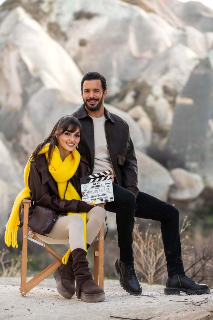 Hande Erçel y Baris Arduç