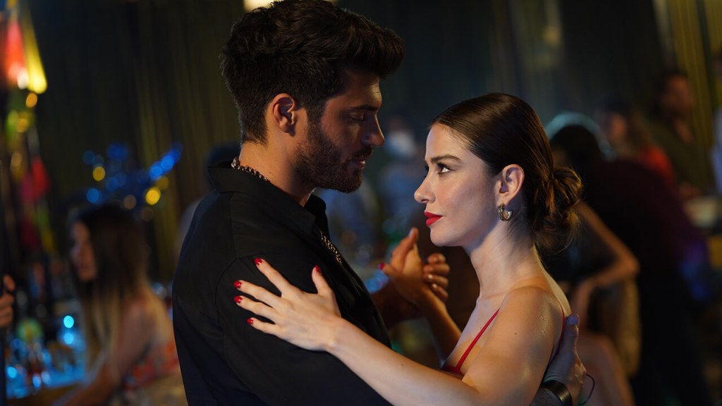 Can Yaman en 'El hombre equivocado'.