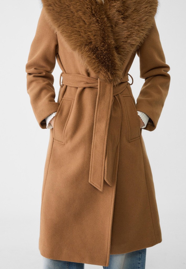 abrigo-cuello-efecto-pelo-stradivarius