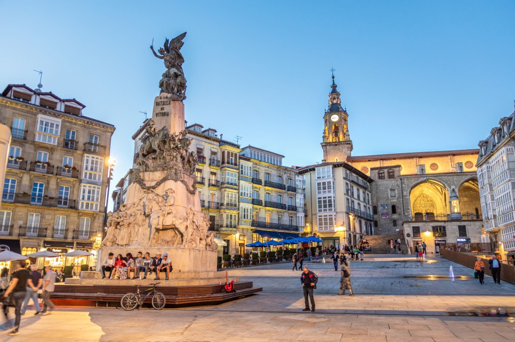 plaza-virgen-blanca