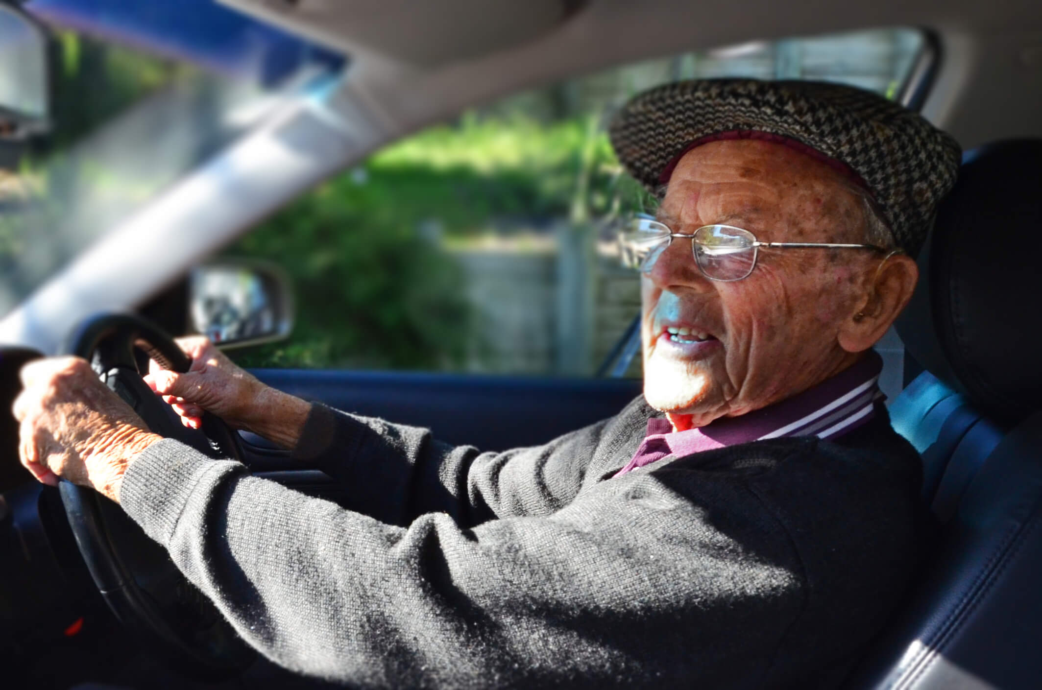 Todo lo que necesitas saber sobre los cambios que ha hecho la DGT para renovar tu carné si tienes más de 65 años - Fuente: iStock