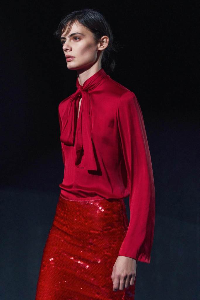 Las blusas con lazo de Zara que ya lucía Carolina de Mónaco y son tendencia este otoño-invierno.