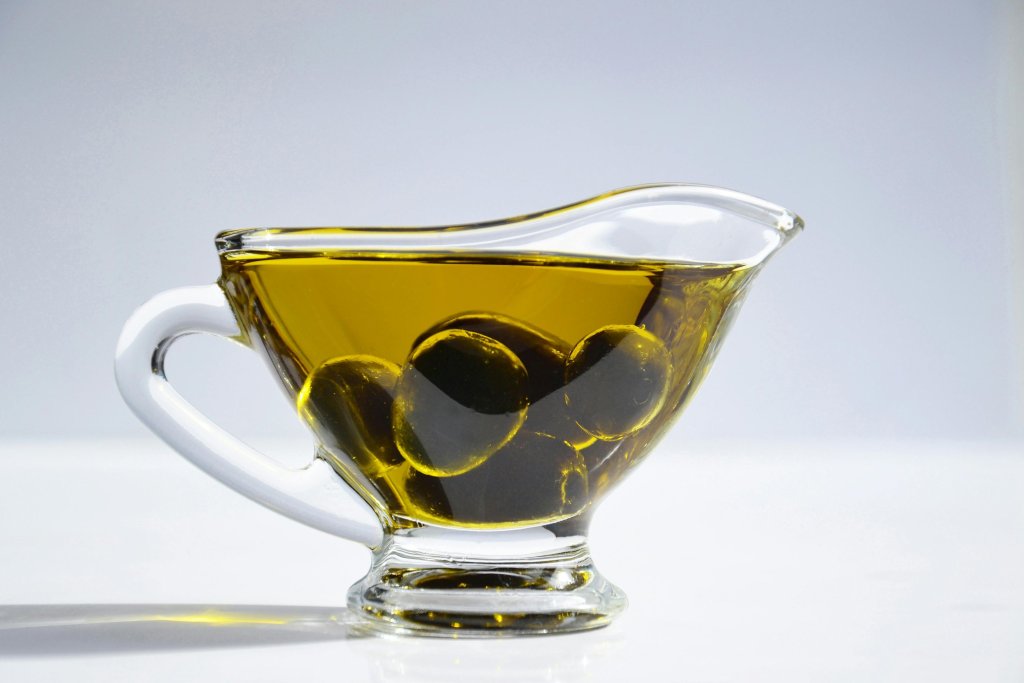 las marcas blancas del aceite de oliva virgen extra de supermercados como Mercadona están mejor valorados por la OCU que los de primeras marcas