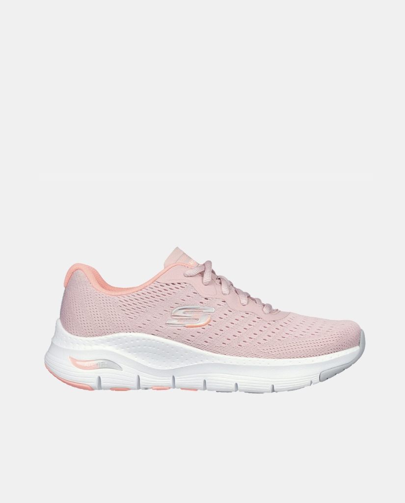 Las zapatillas Skechers que adoran las mujeres +50 tienen descuentazos en las rebajas de El Corte Inglés