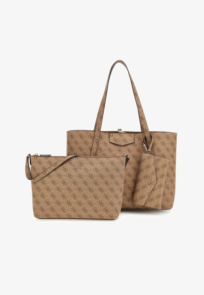 bolsos-xxl-favoritos-de-la-temporada