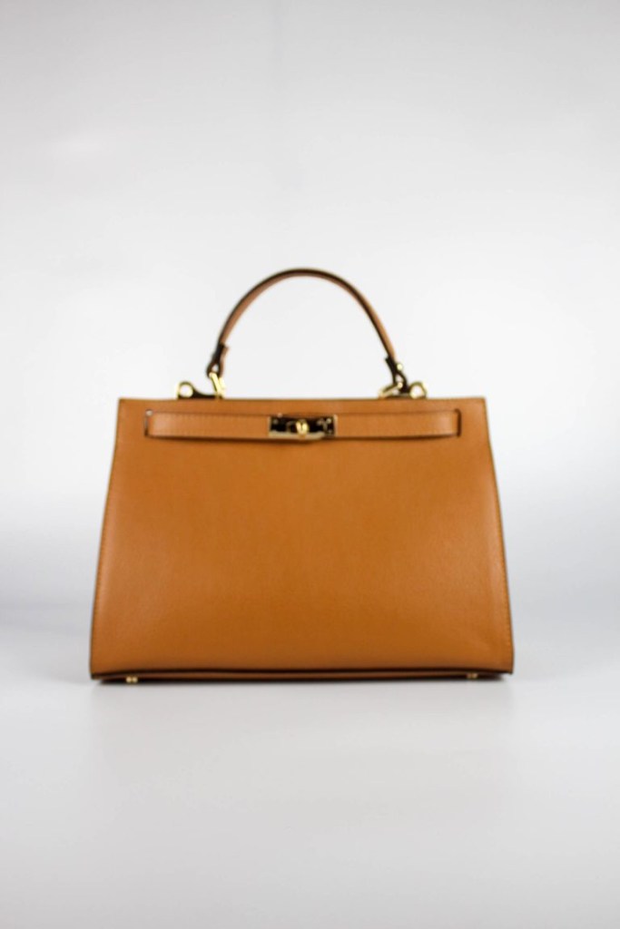 bolos-mano-color-camel