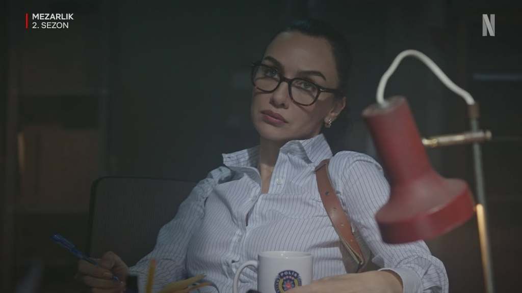'mezarlik'-serie-turca-birce-akalay