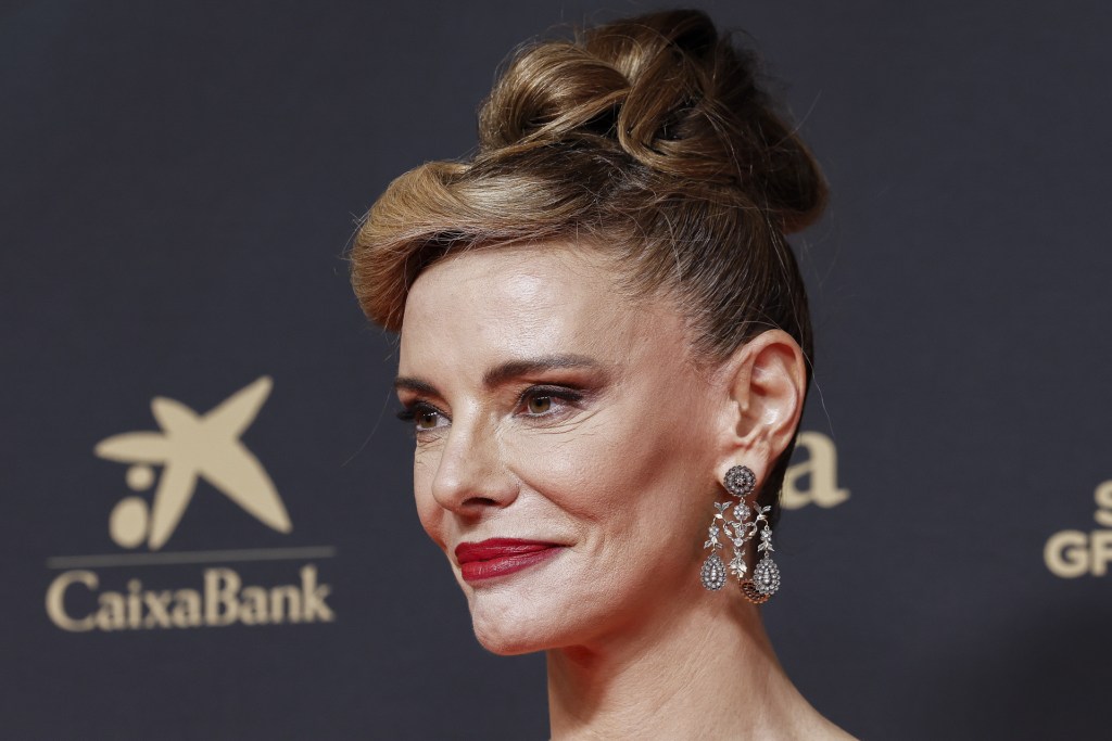 De Aitana Sánchez-Gijón a Maribel Verdú: los peinados de la alfombra roja de los Premios Goya 2025 que serán tendencia entre las mujeres +50 este año
