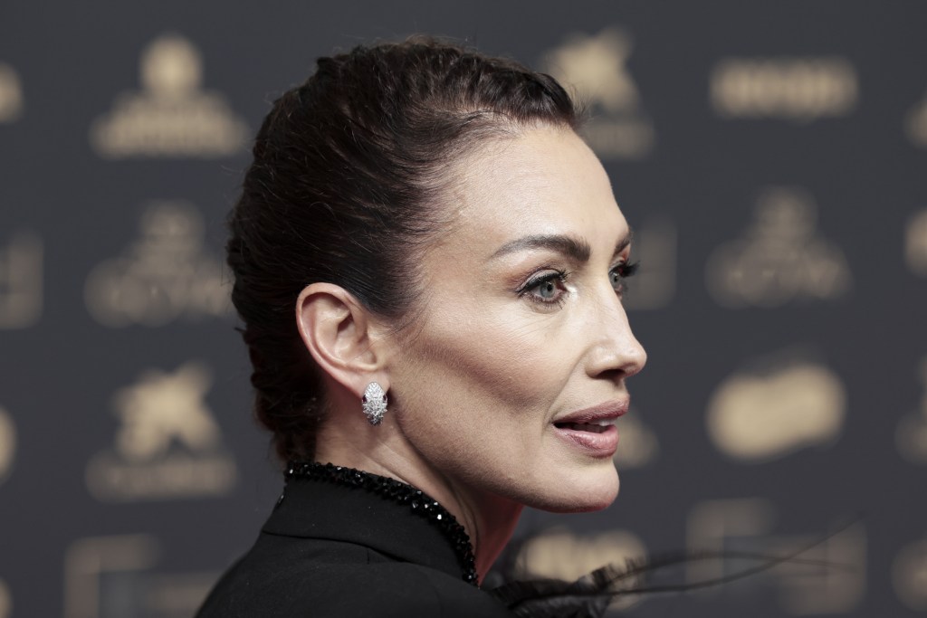 De Aitana Sánchez-Gijón a Maribel Verdú: los peinados de la alfombra roja de los Premios Goya 2025 que serán tendencia entre las mujeres +50 este año