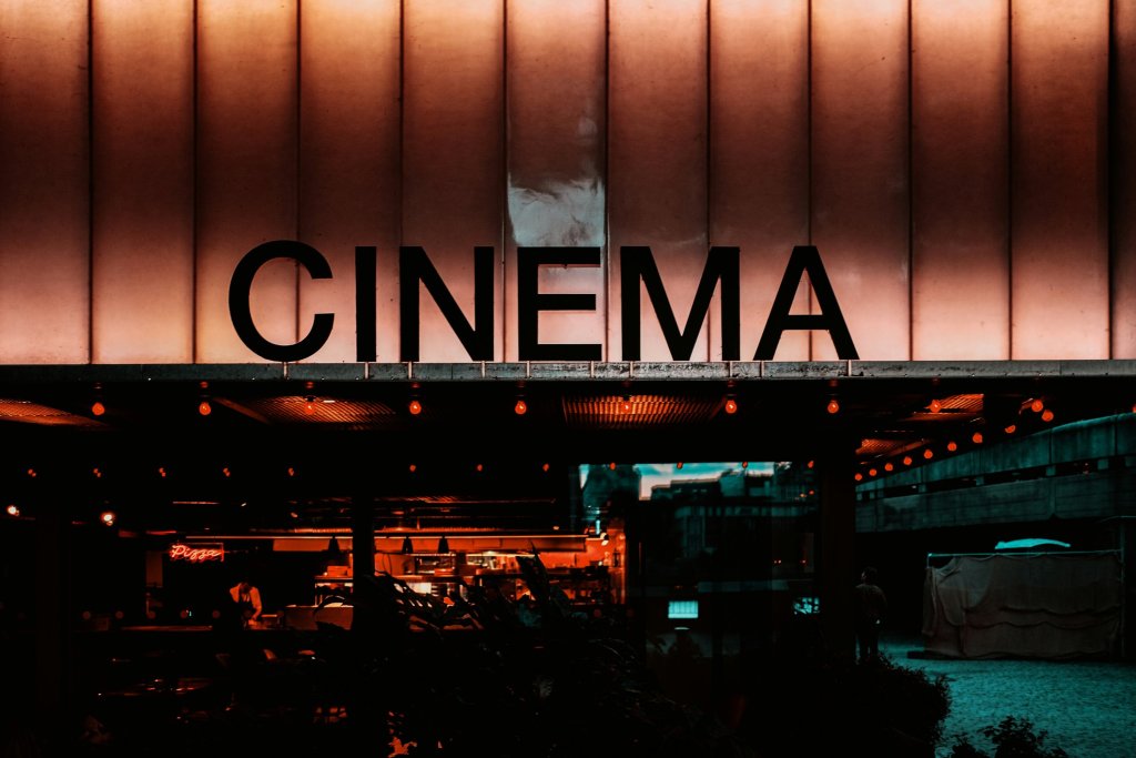 Dónde ver las películas nominadas a los Goya 2025 antes de la gala: la sala de Madrid que las proyecta en pantalla grande por poco más de 3 euros