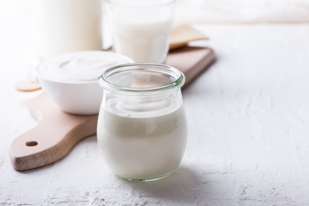 Olvídate del kéfir y el yogur: este probiótico los supera para reforzar la salud digestiva y el sistema inmunológico en mujeres a partir de los 50 años