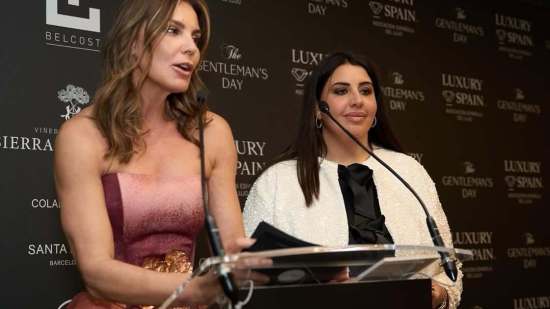 Mar Flores deslumbra a sus 54 años con un vestido primaveral en la alfombra roja