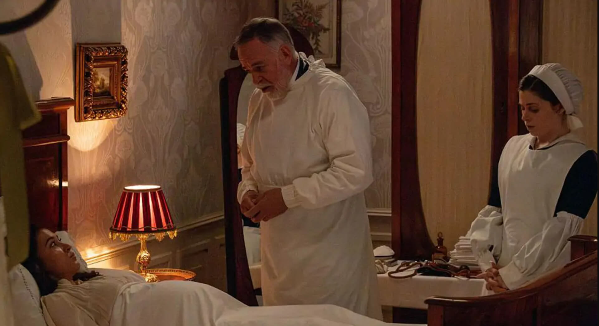 Catalina, junto al Doctor Ferrer y María en 'La Promesa'.- RTVE